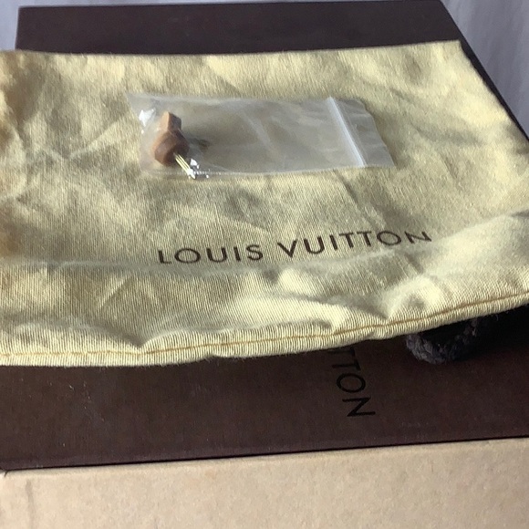 Louis Vuitton cream slip on sandals. - Picture 6 of 9